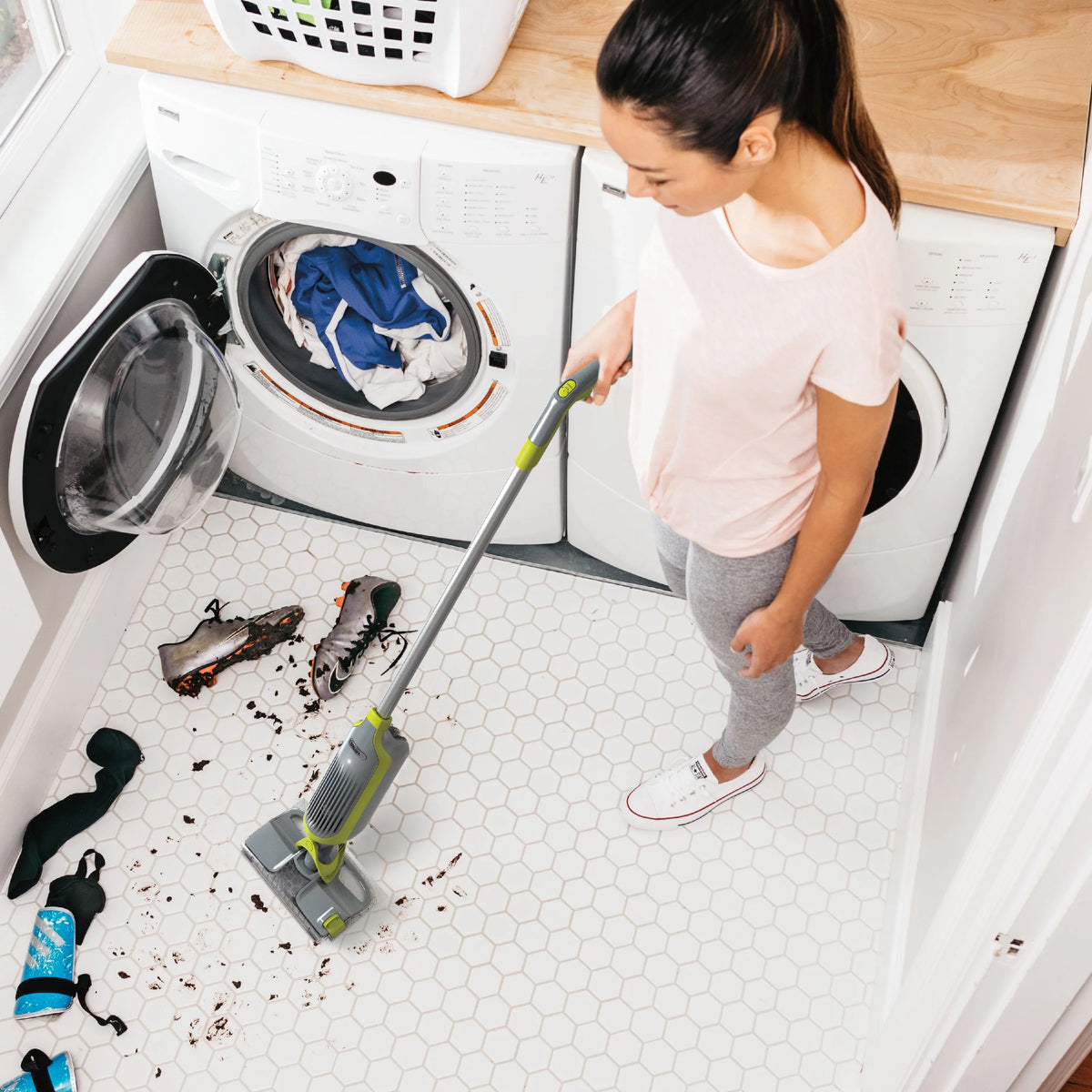 Cordless Hard Floor Vacuum Mop with Disposable Pad F539
