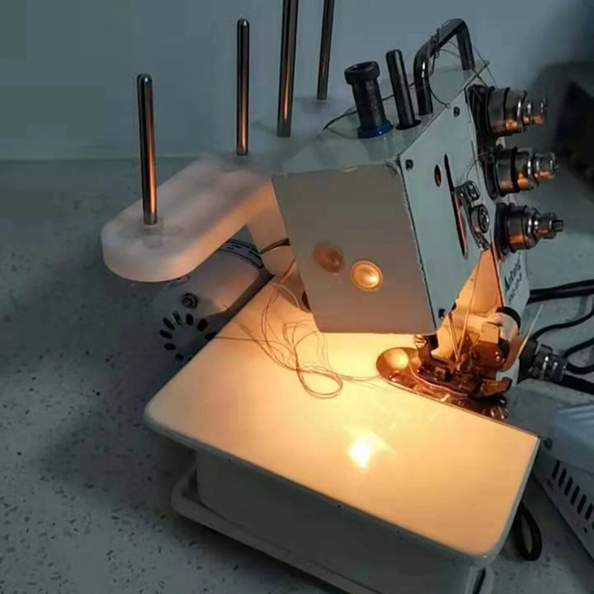 4 Thread Overlock Serger Sewing Machine T311736