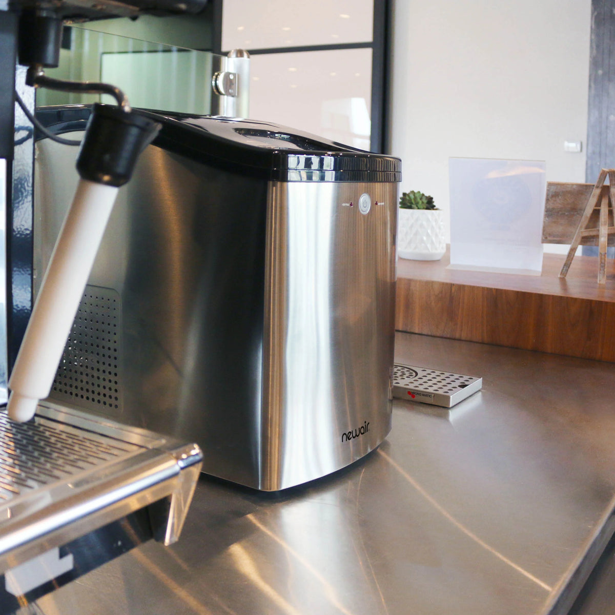 40 lb. Countertop Nugget Ice Maker in Stainless Steel W5670