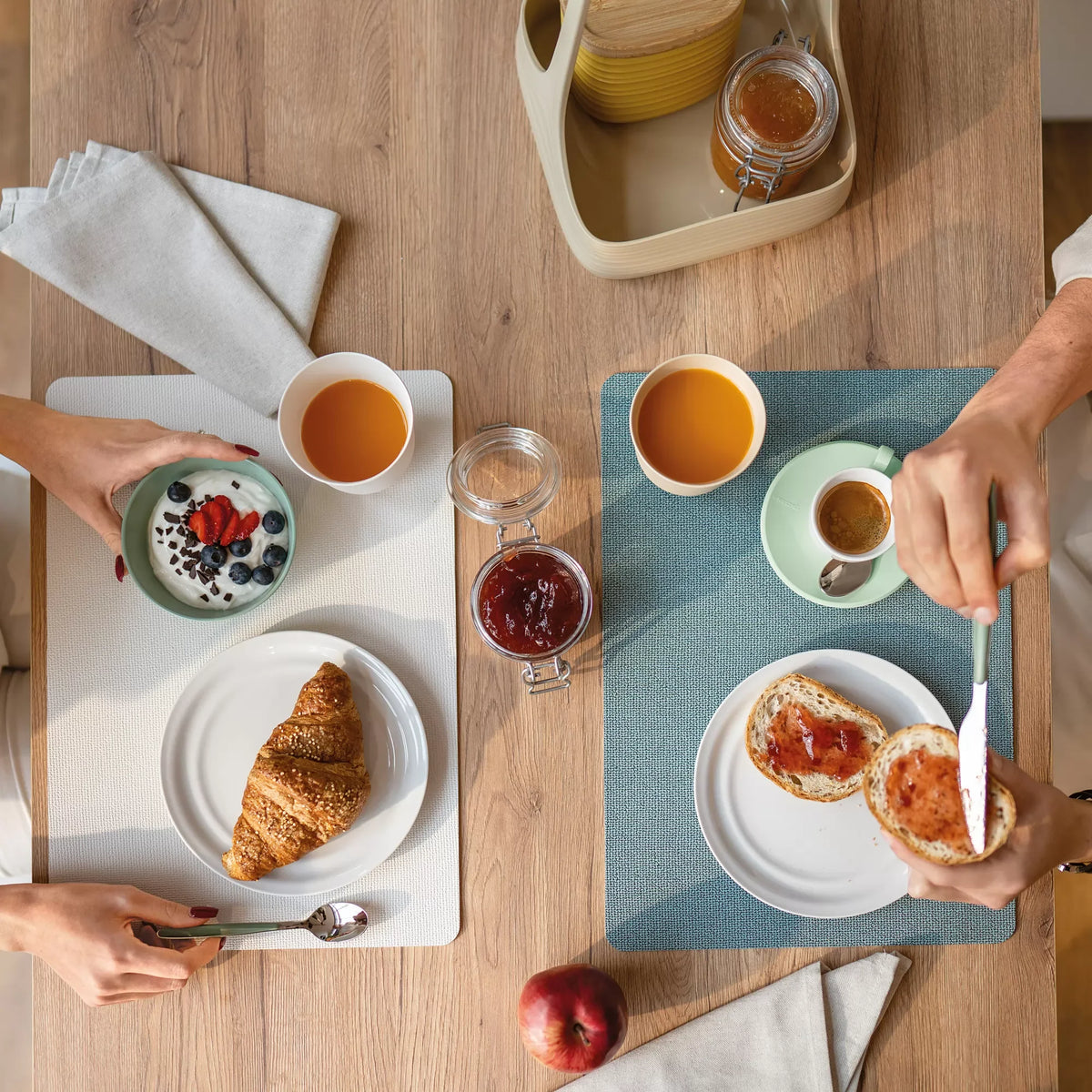 Milk White Reversible Place Mat J4186