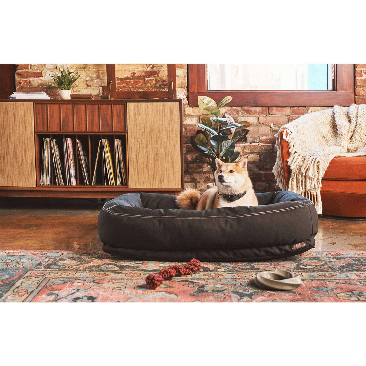 Indoor/Outdoor Dog Bed H405