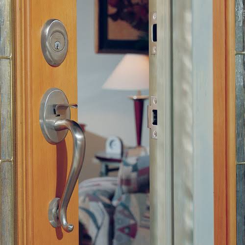 Distressed Oil-Rubbed Bronze Handleset with Classic Knob V759278